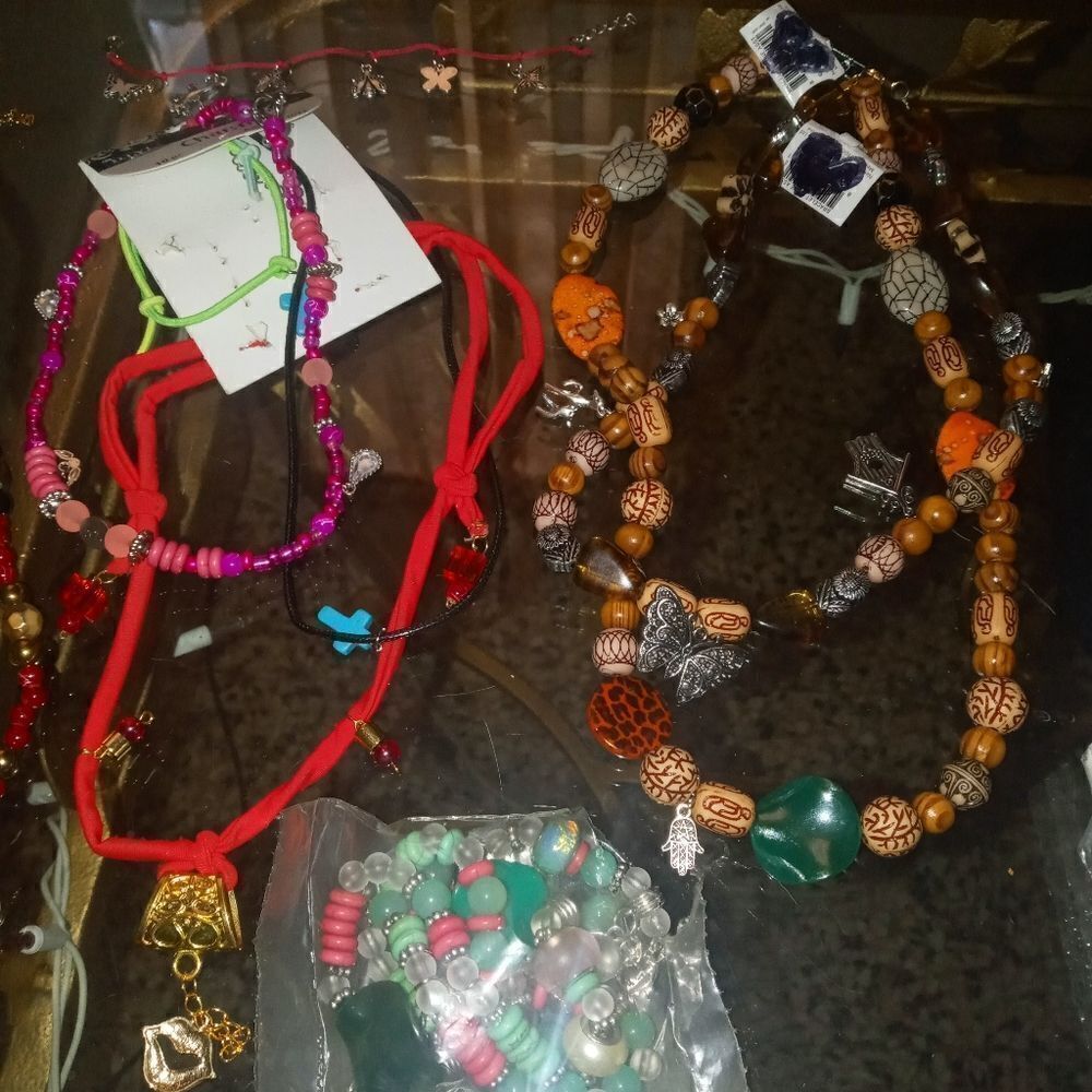 Randomized jewelry lot - Picture 6 of 7